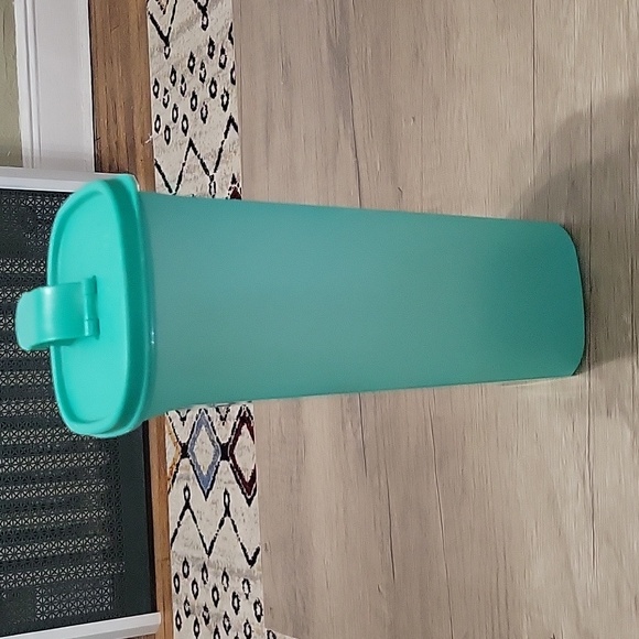 Tupperware Pitcher - Picture 2 of 4